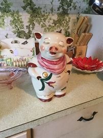 Smiley the pig Shawnee cookie jar in beautiful condition 