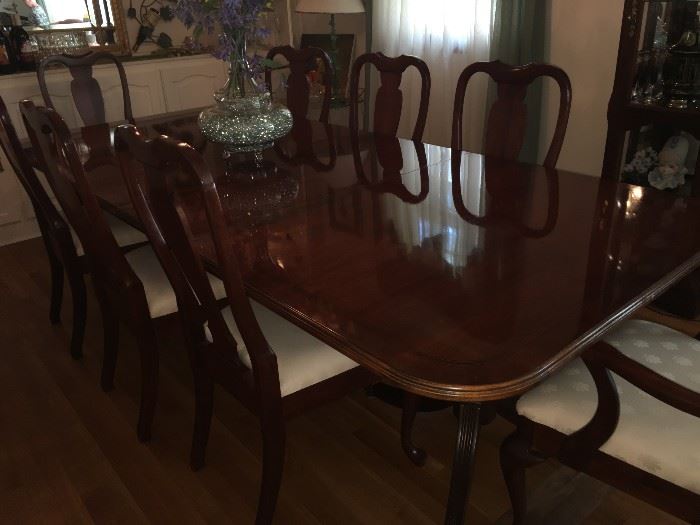 Lexington dining room banquet table with decorative border and 12 matching chairs