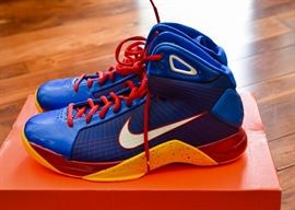 Nike Hyperdunk Shoes (Size 11)