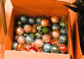 Christmas Decor & Ornaments