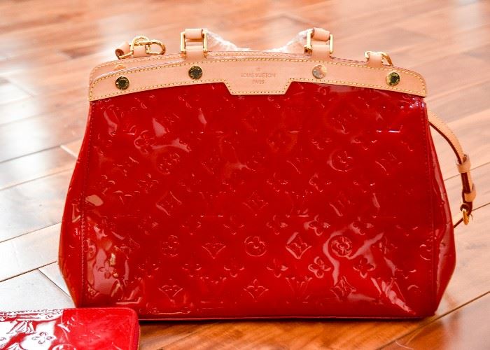 Louis Vuitton Purse / Shoulder Bag with Zipper Wallet