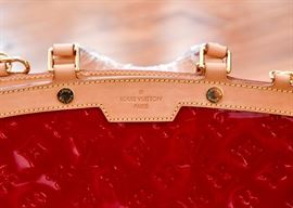 Louis Vuitton Purse / Shoulder Bag with Zipper Wallet