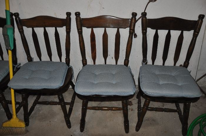 set of 6 chairs available