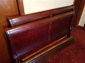 Sleigh bed with side rails and support beams