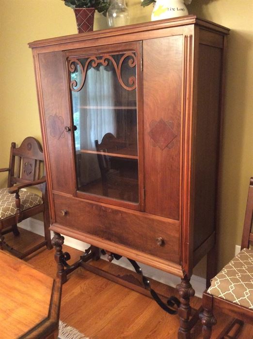 CHINA CABINET TO MATCH DINING ROOM SUITE