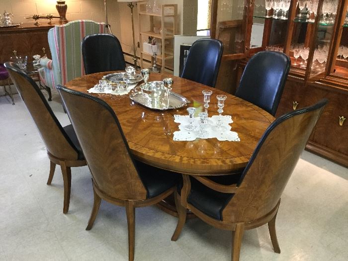 Henredon Exquisite Dining Room Table with 1 Leaf, 6 Chairs, China Cabinet and Buffet