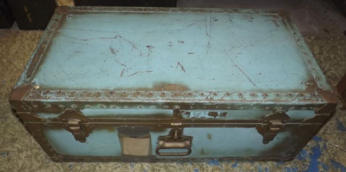 FVM050 Light Blue Wooden Army Trunk with Mystery Items
