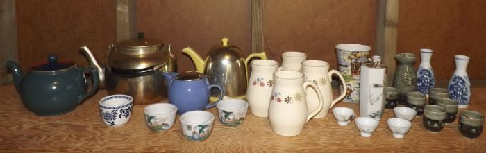 FVM079 Teapots, Teacups and Sake Sets
