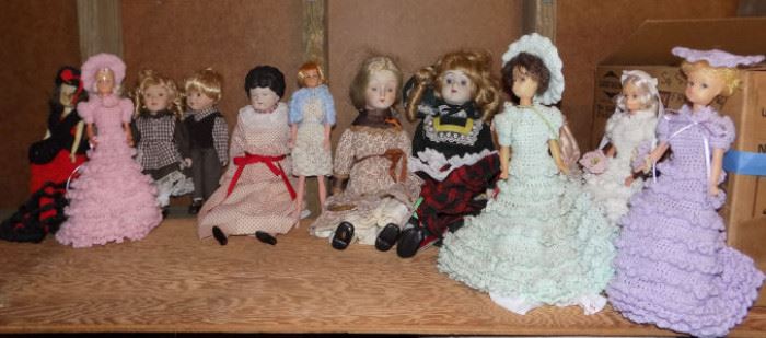 FVM115 Vintage Collectible Dolls
