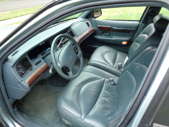 Leather with Luxury extras. Perfect interior!