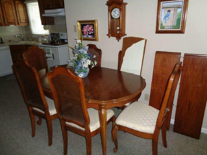Dining room set, 6 chairs, 3 extension leaf & table pad covers. Several table cloths