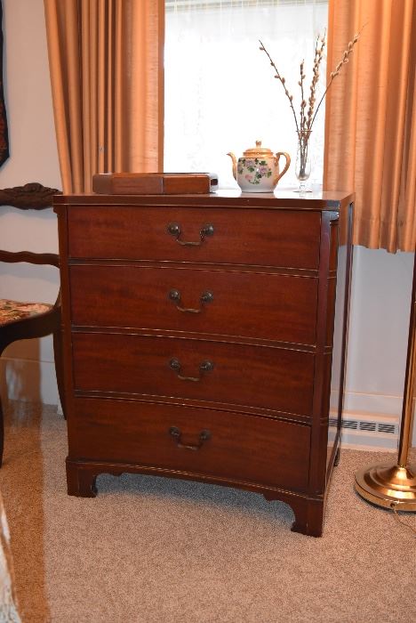 mahogany Drexel 4 drawer chest