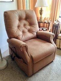 Recliner lift chair