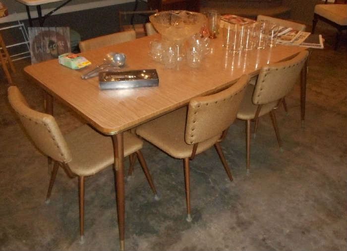 Vintage Kitchen Table/Chairs