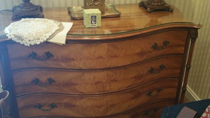 Antique dresser-twin bed set