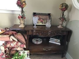 "White Fine Furniture" Drop Side Server, Flowers, Crystal, Decorative Pillows