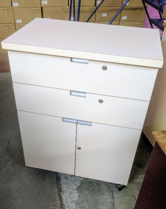 Rolling chest of drawers / cabinet.