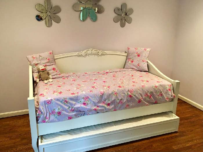 Pottery Barn Kids/Teen Trundle Daybed