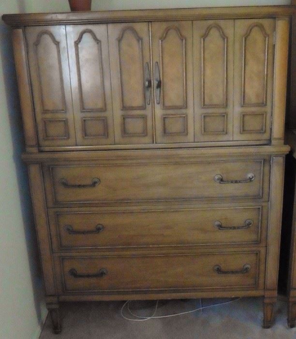 Vintage wood chest of drawers