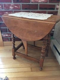 Sweet Drop Leaf Table