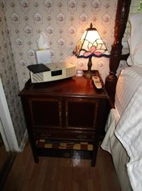 Night table ( one of two ) Drexel Heritage bedroom set
