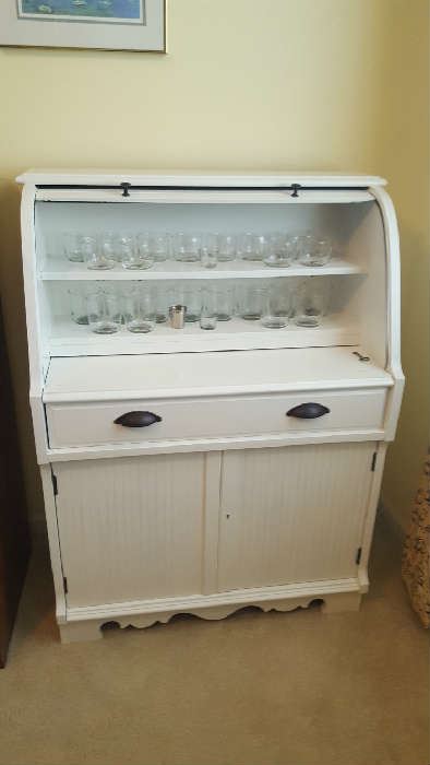 $125 White painted roll top bar  measurements:  34"W x 45"H x 17" D