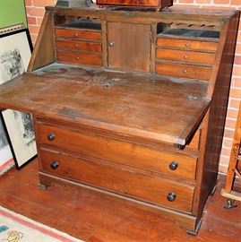 Desk w/Drawers