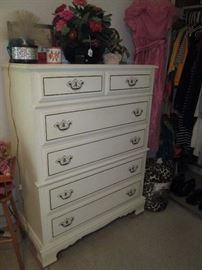 Chest of drawers
