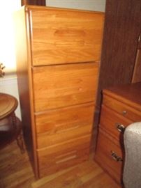 Nice quality 4 drawer oak file cabinet