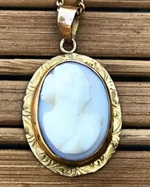 Small Antique 14k Gold Cameo Pendant