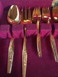 • A set of 1847 Rogers Brothers 'Golden Bouquet' Flatwear.