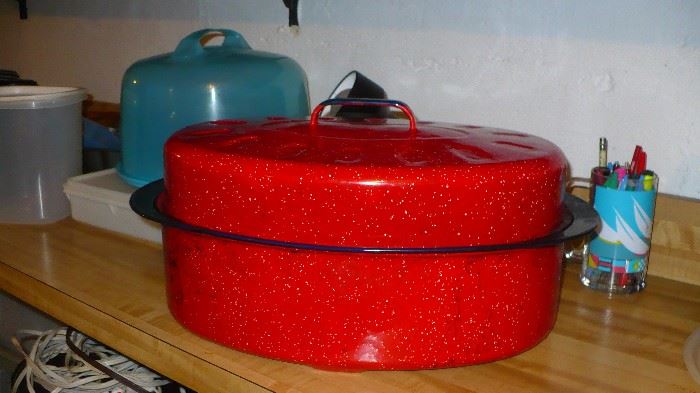 RED ENAMEL ROASTING PAN IN NICE CONDITION