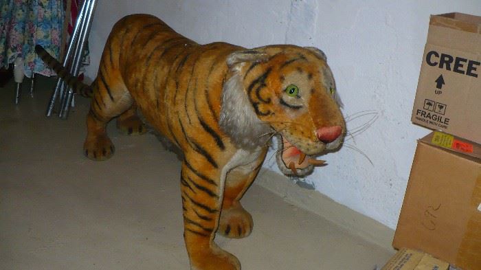  OLD LIFE  SIZE TIGER GROWLS,  TOY STORE DISPLAY ABOUT 60 YEARS OLD IN VERY GOOD CONDITION  