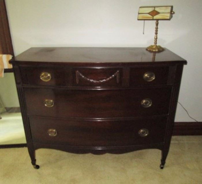 Mahogany chest of drawers, vintage lamp