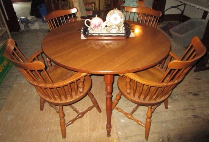 Dining/kitchen table & 4 Windsor style chairs