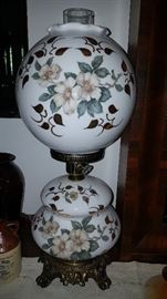 Magnolia Gone with the wind lamp