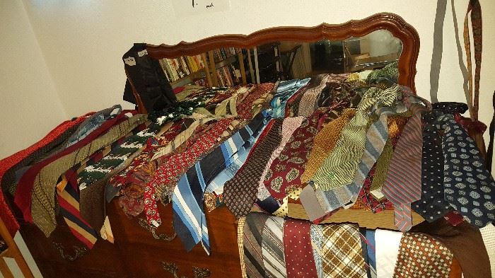 Mens silk ties..many to choose from 