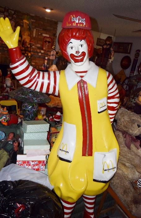 Full size Ronald McDonald statue