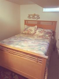 Full Size Bed with Wood Head & Foot board (4-pc. set).