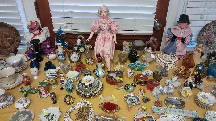 Assortment of Nick-knacks & collectible figurines