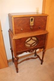 Vintage Majestic model 71 radio cabinet