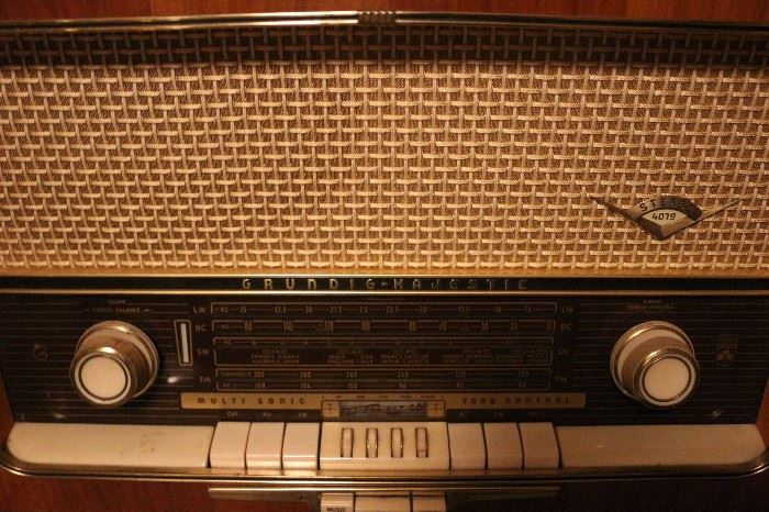 Grundig radio model 4019
