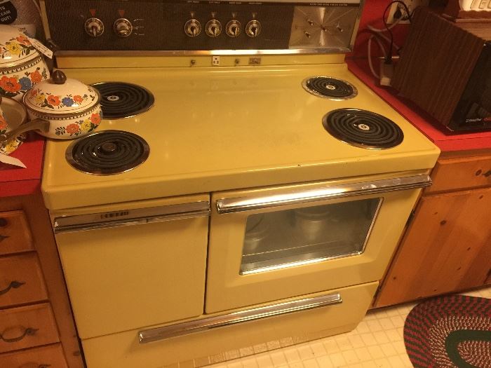 VINTAGE ELECTRIC STOVE WITH 2 OVENS
