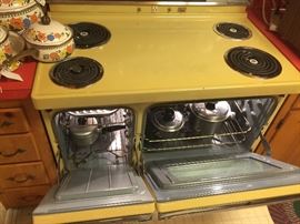 VINTAGE ELECTRIC STOVE WITH 2 OVENS