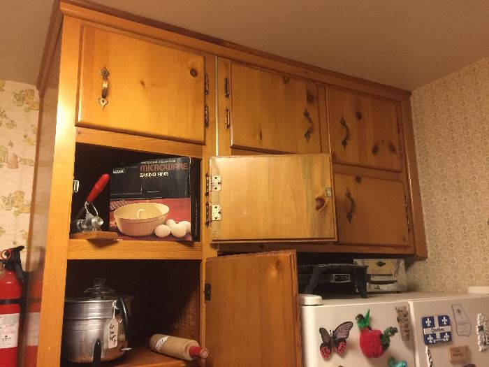 SOME OF THE KITCHEN CABINETS THAT ARE FOR SALE