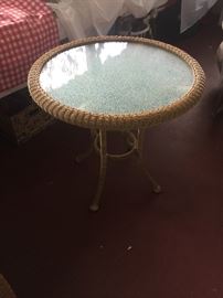 NICE WICKER TABLE WITH GLASS TOP