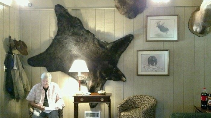6 ft Black bear rug