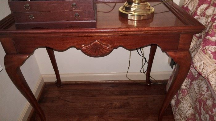 Mahogany Queen and Paw foot table with cabriole legs