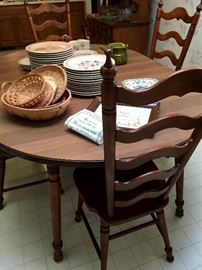 There's A Uber Cute Dinette Set Too!...