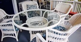 BEAUTIFUL WICKER SET IN PRISTINE CONDITION